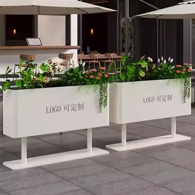 Klaaskiust lillekastid